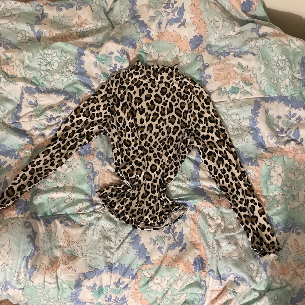 NWT GAZE Leopard Cheetah Print Long Sleeve Shirt Top Tan White High Neck